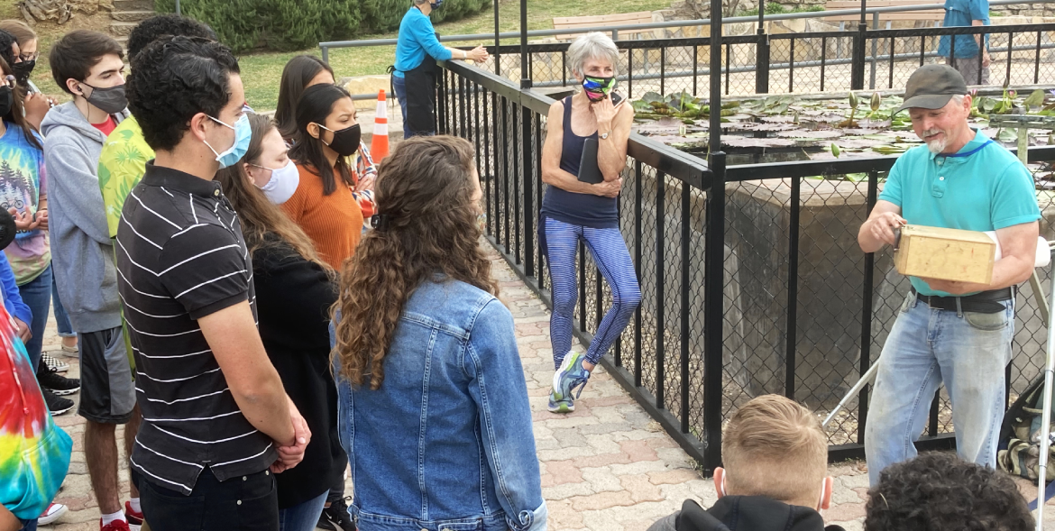 Artist Shawn Cornell talking to SAISD students